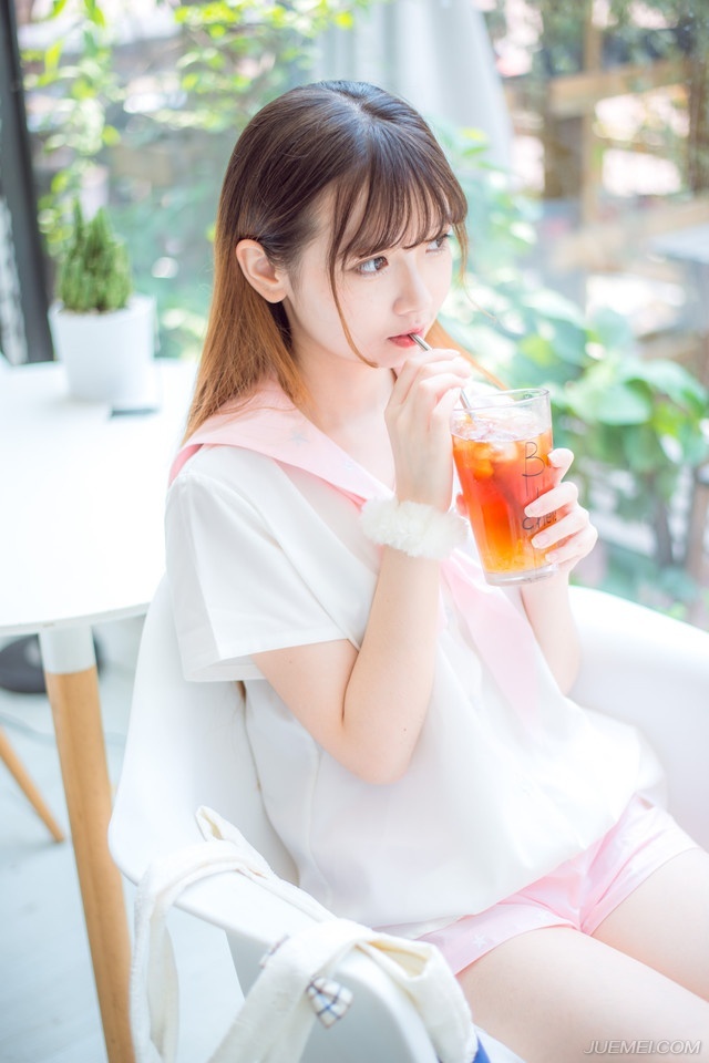 “这……”斥候苦涩的看了邓贤一眼。